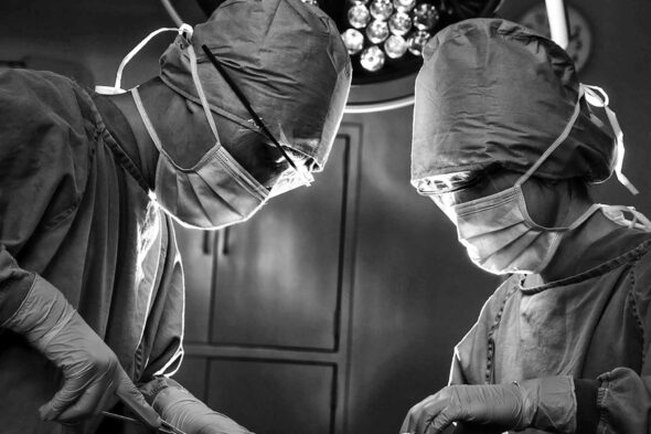 L'épaule opérée : de la chirurgie à la rééducation